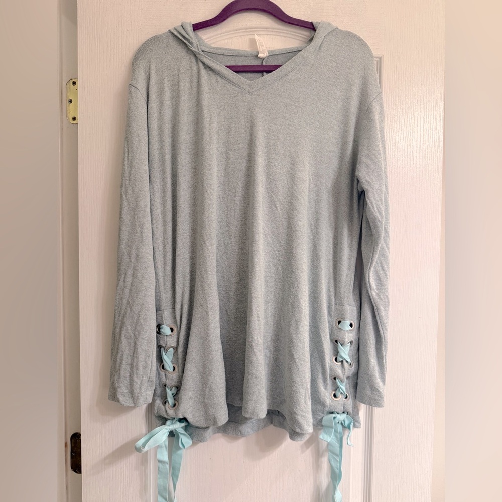 Livi Active Heathered Light Green Lace Up Sides Soft Hoodie Top - size 14/16